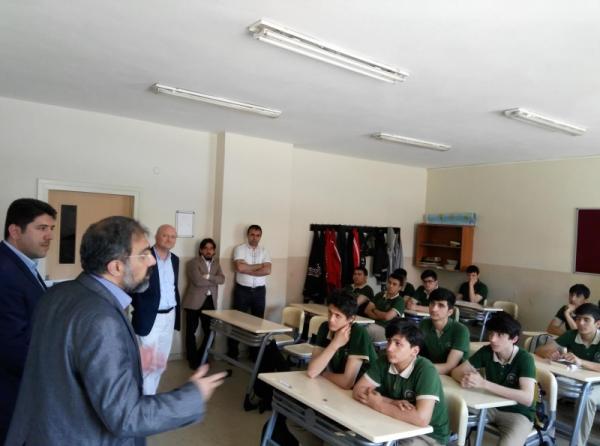 İstanbul Şehir Üniversitesi İslami İlimler Fakültesi Dekanı Mehmet Ali Büyükkara okulumuzu ziyaret etti.
